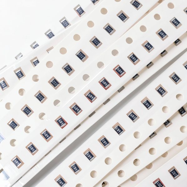 HiLetgo 20 Values 0805 SMD Resistor Assortment Kit 400 Pieces-1